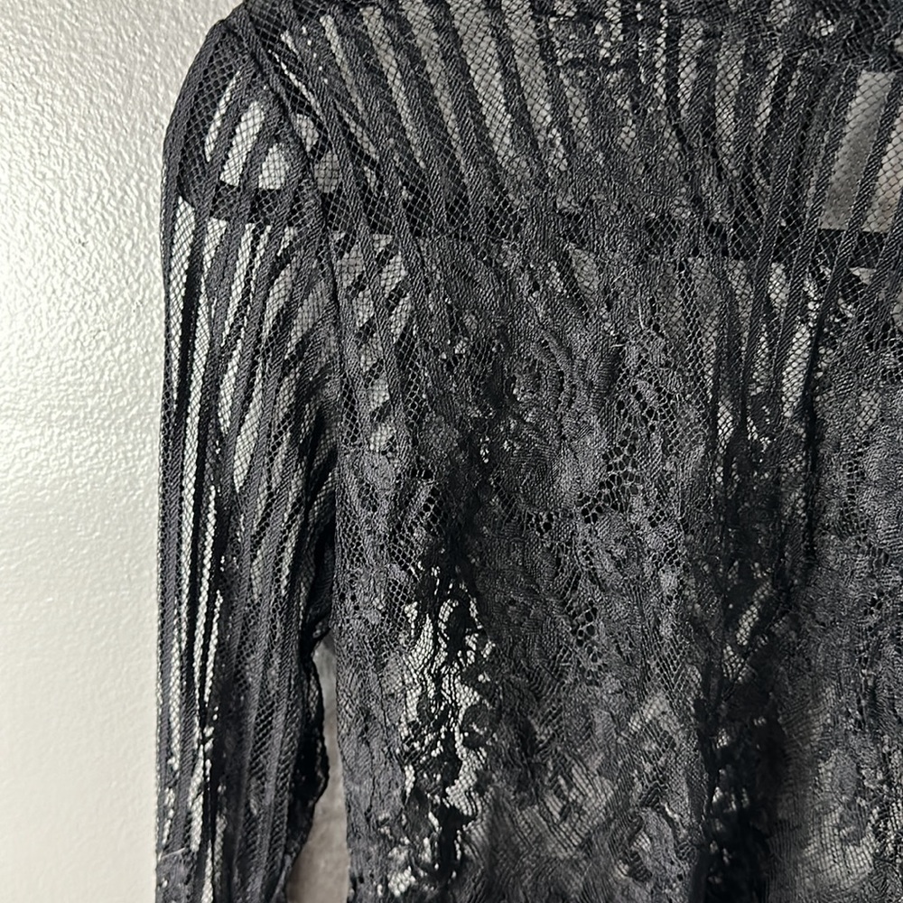 Beautiful Lace long sleeve top - Picture 2 of 3